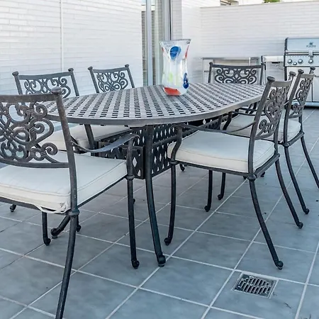 Jg3.6b- Luxury Penthouse With Spacious Balcony